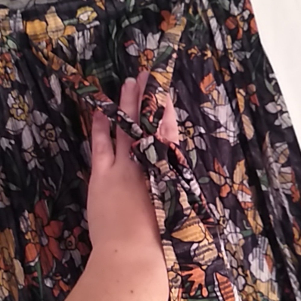 LulaRoe Deanne black skirt yellow floral L - Picture 5 of 8